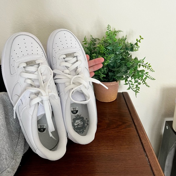 Nike Air Force 1 - Picture 2 of 6